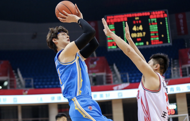 福建队完胜火箭，王哲林状态火热